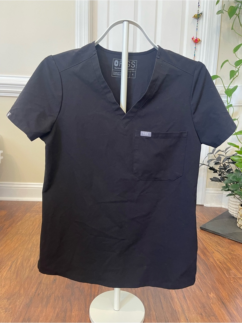 FIGS Catarina Scrub Top Black Size Small V‑Neck Chest Pocket
